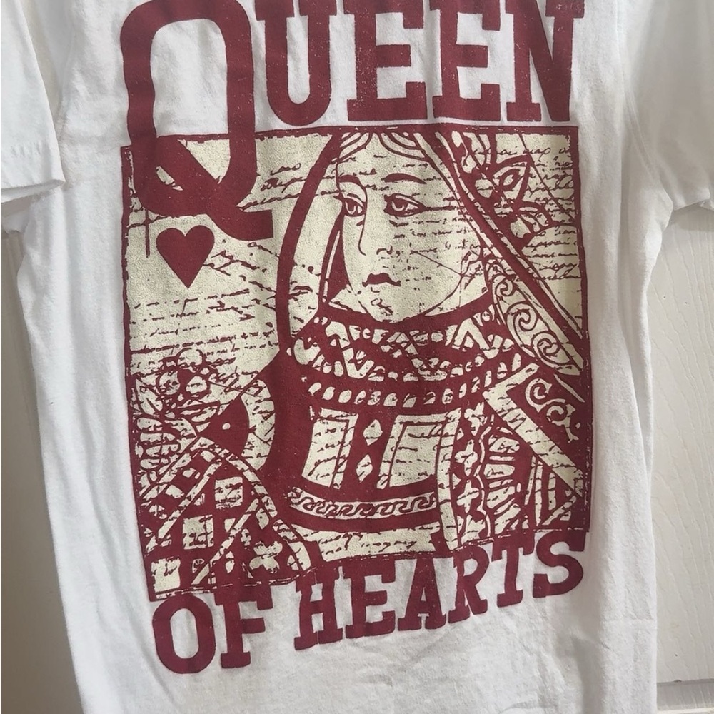 Comfort Colors White Queen of Hearts Tee never worn